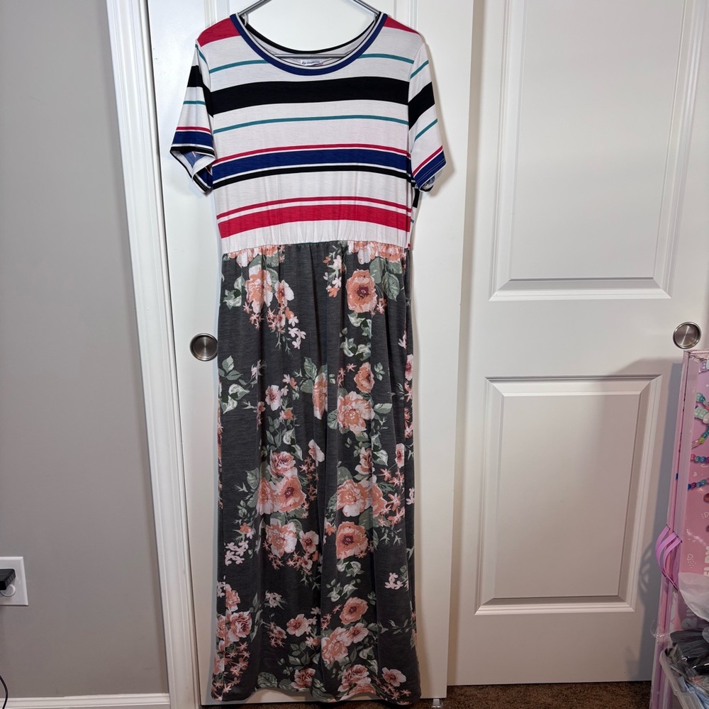 Egs California Maxi Dress Size X-Large Striped color and flowers Pre owned